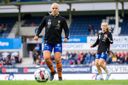 Linn Huseby of AaFK Fortuna warms up