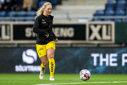 Synne Fredriksen Moe of Bodø/Glimt warms up