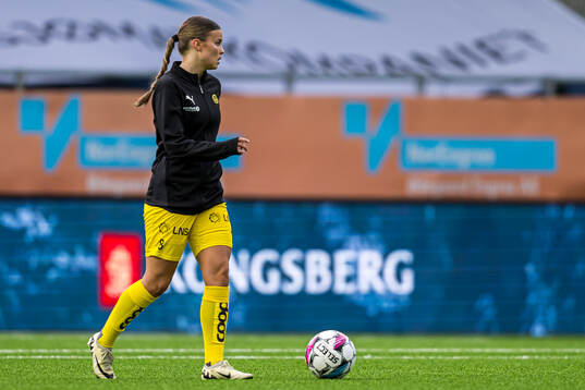 Mathea Meyer Theting of Bodø/Glimt warms up