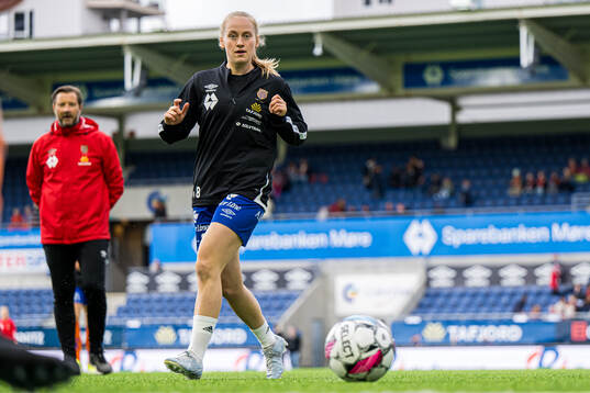 Ingeborg Skretting of AaFK Fortuna warms up