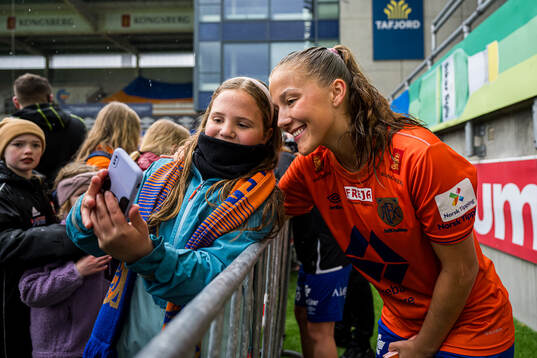 Hanna Bråten Gravem of AaFK Fortuna taking a selfie with a