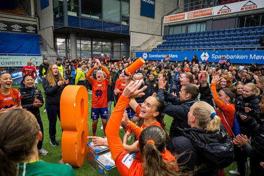 Mette Osvold Muri, Helle Olsen Rindal, Madelen Eid and