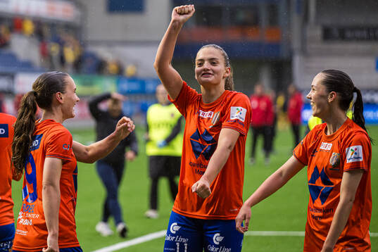 Maria Herdel Pedersen, Guro Hammer Røn and Anna Constance