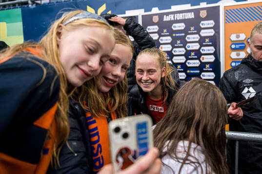 Ingeborg Skretting of AaFK Fortuna taking a selfie with a