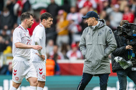 Pierre-Emilie Højbjerg, Andreas Christensen and Head coach