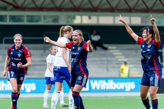 FC Rosengårds Rebecca Knaak, Ria Noora Minerva Öling och