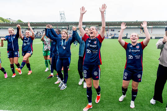 FC Rosengårds Olivia Schough och Hanna Andersson jublar