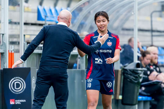 FC Rosengårds tränare Joel Kjetselberg och Momoko Tanikawa