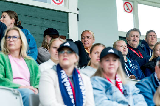 FC Rosengårds Caroline Seger på läktaren