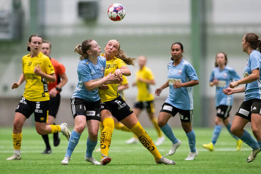 Boo FFs Moa Ekmyr Garpenbeck och Elfsborgs Stina jensen