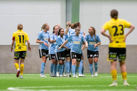 Boo FFs spelare jublar