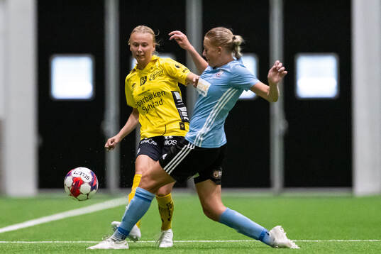 Elfsborgs Linn Sångberg och Boo FFs Julia Edholm