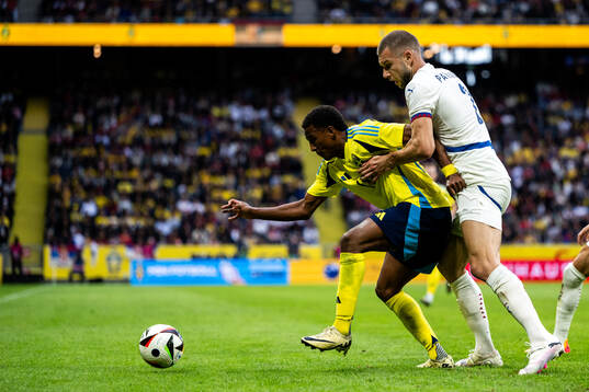 Niclas Eliasson of Sweden and Strahinja Pavlovic of Serbia