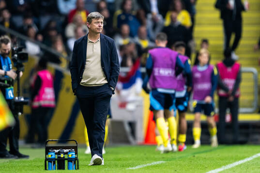 Head coach Jon Dahl Tomasson of Sweden