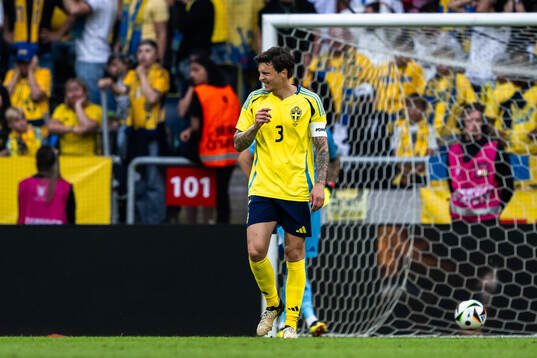 Victor Nilsson Lindelöf of Sweden looks dejected