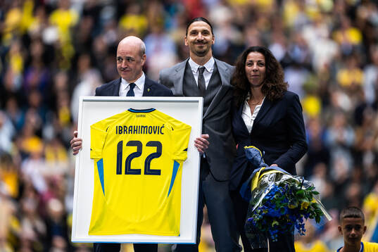Zlatan Ibrahimovic with Fredrik Reinfeldt, president and