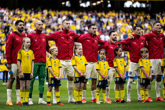 Players of Serbia and mascots