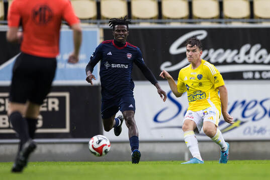 Rosengårds Kelvin Emmanuel Igbonekwu och Falkenbergs Oskar