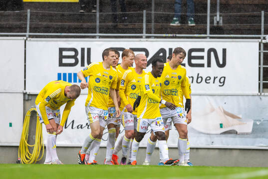 Falkenbergs spelare jublar