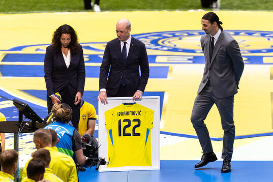 Zlatan Ibrahimovic with Fredrik Reinfeldt, president and