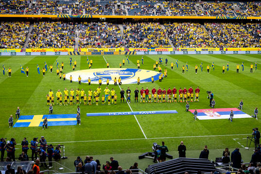Players from Sweden and Serbia in a lineup