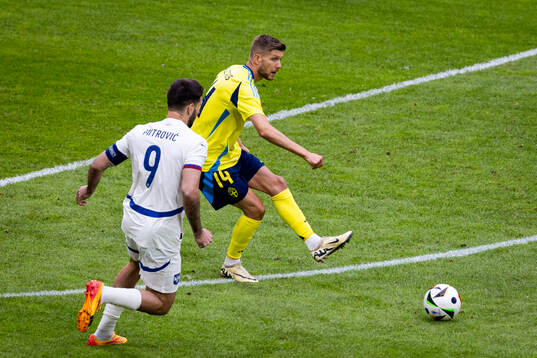 Anton Salétros of Sweden and Aleksandar Mitrovic of Serbia