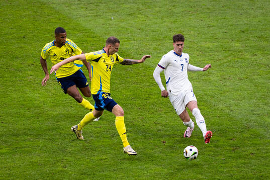Gustaf Nilsson and Isak Hien of Sweden against Dusan