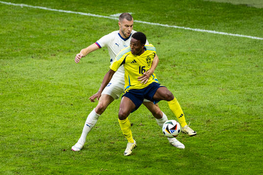 Niclas Eliasson of Sweden against Strahinja Pavlovic of