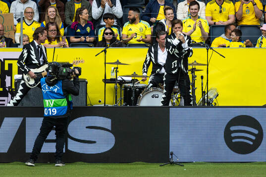 The Hives perform