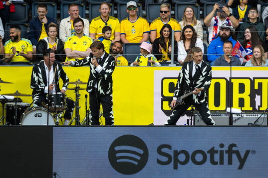 The Hives perform