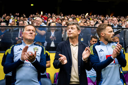 Head coach Jon Dahl Tomasson