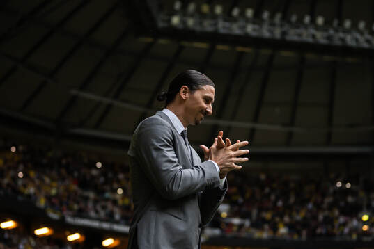 Zlatan Ibrahimovic enters the pitch to a ceremony to honor