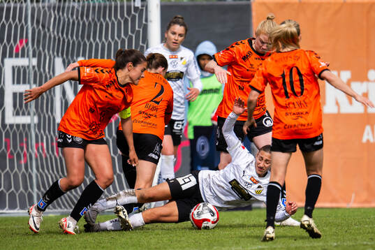 Kristianstads Clare Elizabeth Polkinghorne faller i