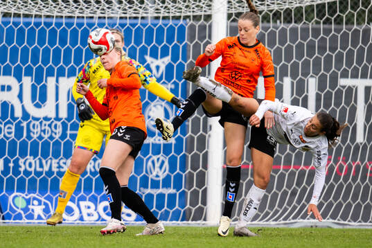 Kristianstads Gudny Árnadóttir och Sofia Reidy  mot