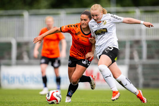 Kristianstads Carly Wickenheiser och Häckens Johanna