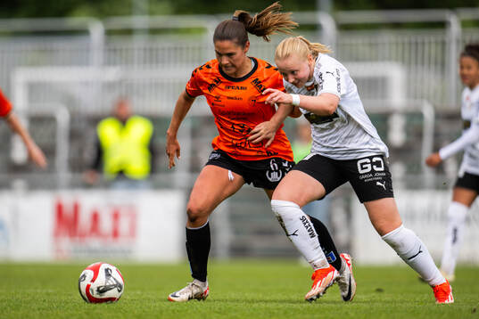Kristianstads Carly Wickenheiser och Häckens Johanna