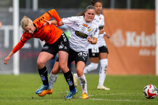Kristianstads Katla Tryggvadottir och Häckens Hanna Wijk