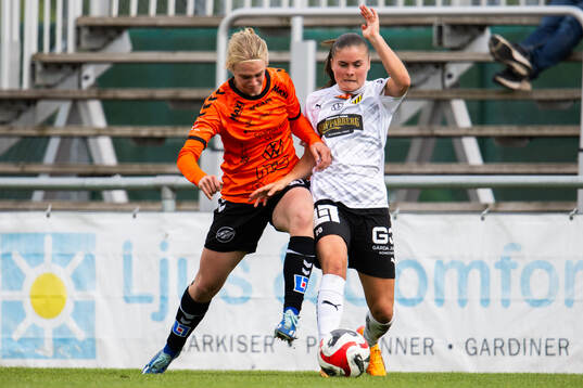 Kristianstads Katla Tryggvadottir och Häckens Hanna Wijk