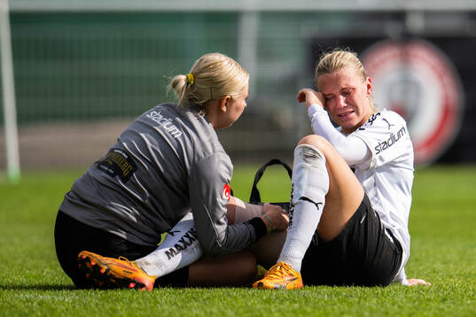 Häckens Josefine Rybrink gråter