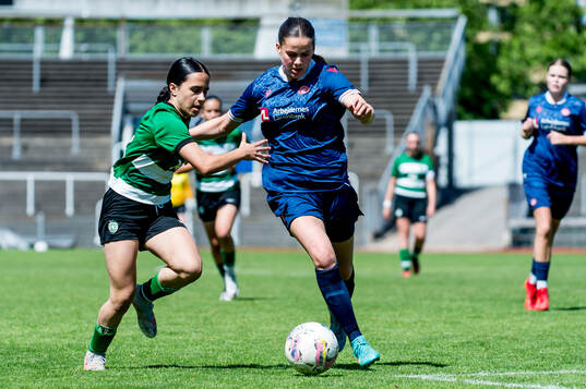 Sporting Club de Portugals Laura Romao och Aalborg BKs