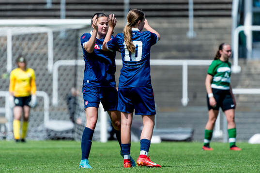 Aalborg BKs Camilla Naur och Patricia Christensen jublar