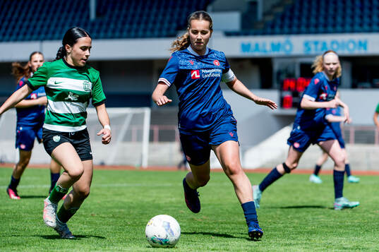 Sporting Club de Portugals Laura Romao och Aalborg BKs