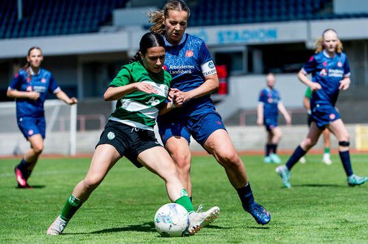 Sporting Club de Portugals Laura Romao och Aalborg BKs