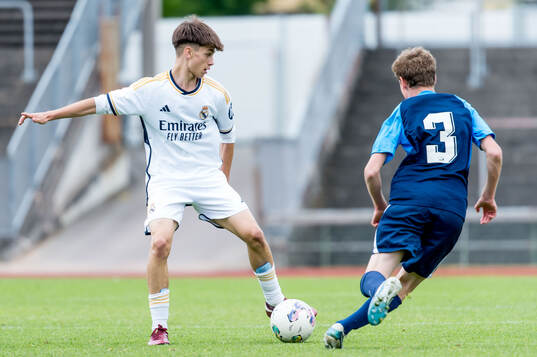 Real Madrids Marco David Company Garcia och AZ Alkmaars
