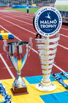 Silver och guldpokalen i F15 finalen mellan Aalborg BK och