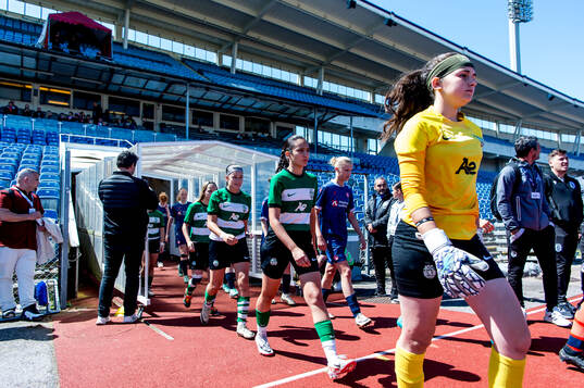 Lagen kommer in på Malmö stadion