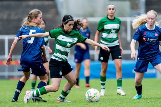Aalborg BKs Frederikke Silberbauer och Sporting Club de