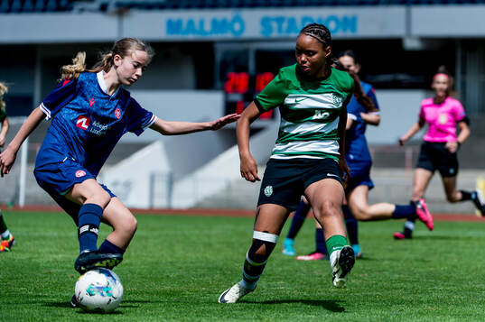 Aalborg BKs Frederikke Silberbauer och Sporting Club de