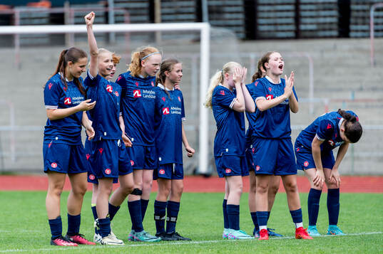Aalborgs spelare jublar