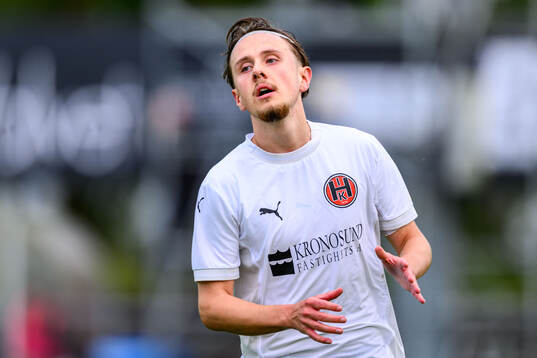 Hittarp IKs Isac Josefsson deppar
